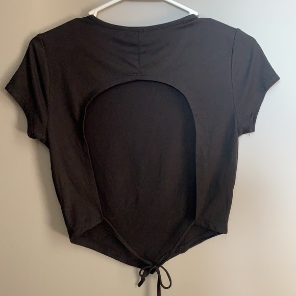 Black color short sleeve shirt with open back - Picture 2 of 2